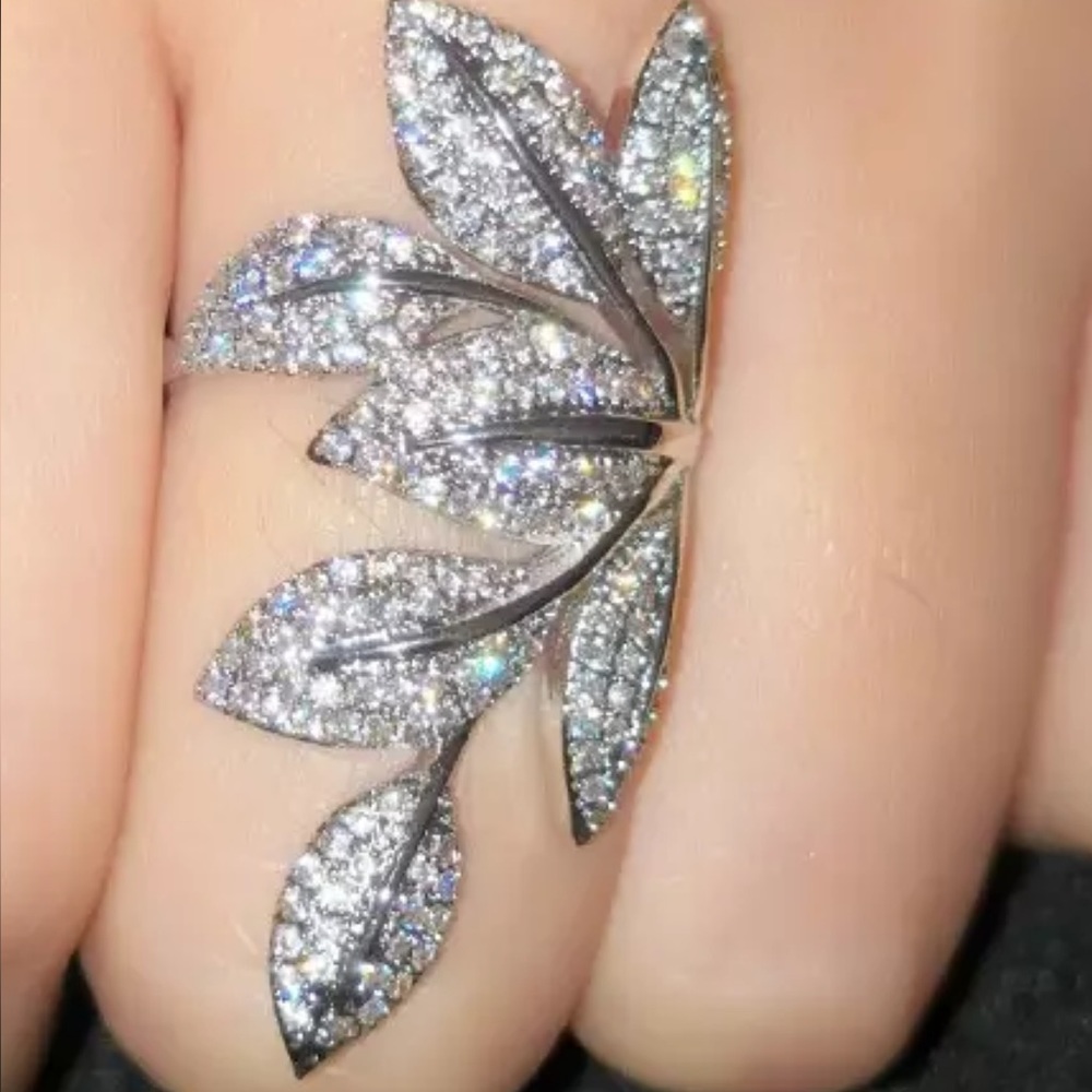 Beautiful Leaf Statement Ring - Picture 5 of 6